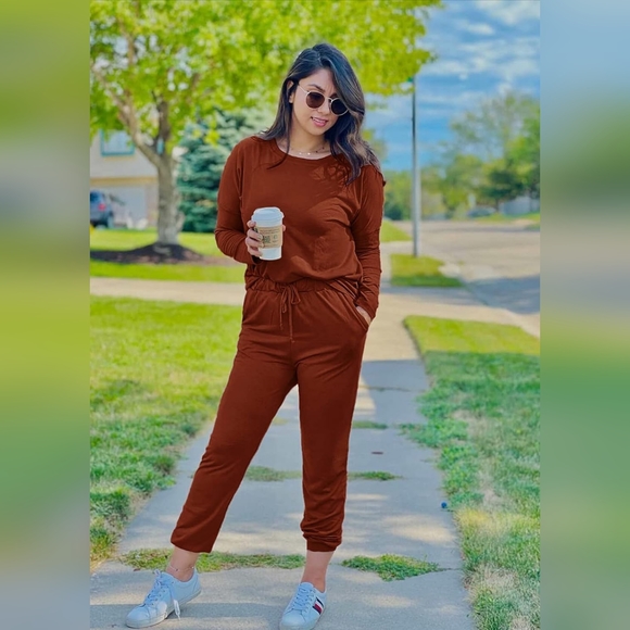 Women's 2pc. Outfit Brick Red Long Sleeve CrewNeck Top and Pants Tracksuit - Picture 4 of 6